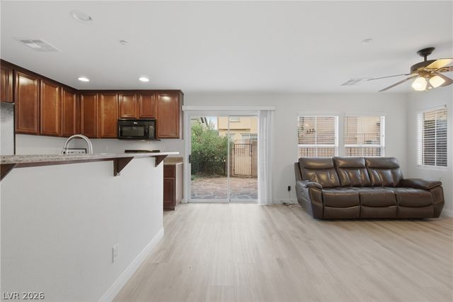 1158 Paradise River Road, Henderson, NV 89002