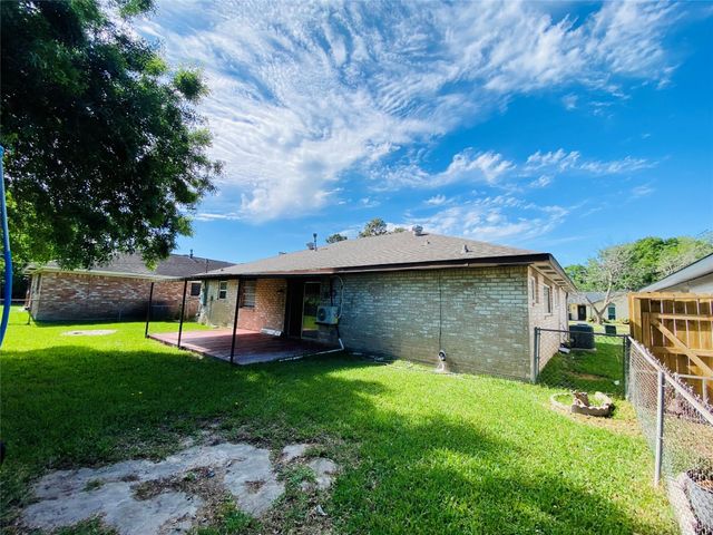 13447 Greenway Drive, Sugar Land, TX 77498