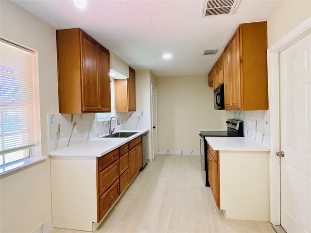 13447 Greenway Drive, Sugar Land, TX 77498