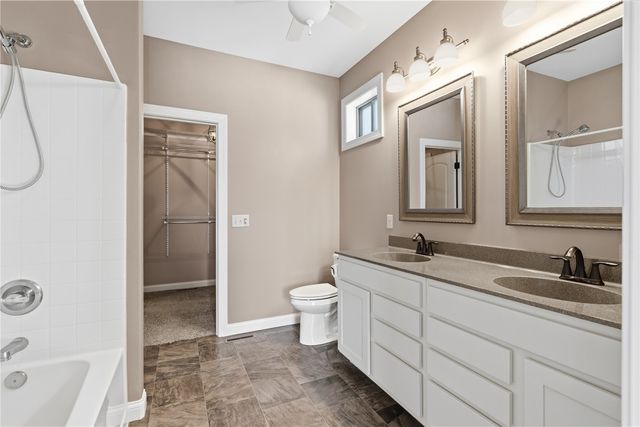 677 Raleigh Lane, Marion, IA 52302