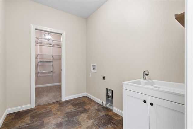 677 Raleigh Lane, Marion, IA 52302