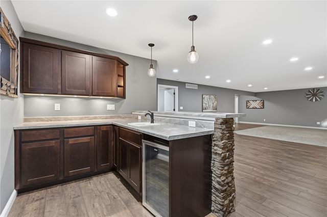 677 Raleigh Lane, Marion, IA 52302