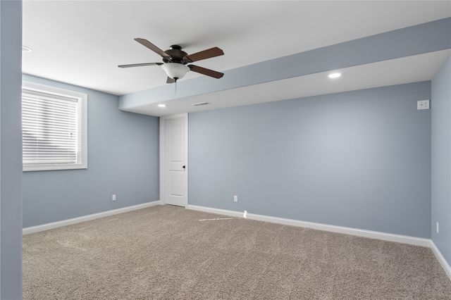 677 Raleigh Lane, Marion, IA 52302