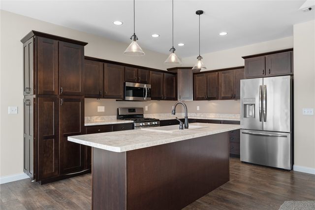 677 Raleigh Lane, Marion, IA 52302