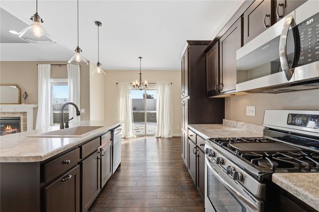 677 Raleigh Lane, Marion, IA 52302