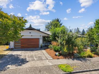10926 Ne FLANDERS St, Portland, OR 97220