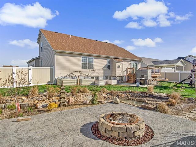 30 Black Wolf Run, Highland, IL 62249