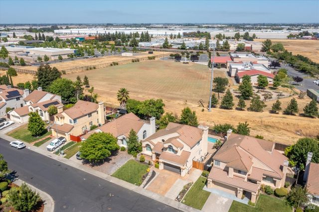 802 Derry Cir, Vacaville, CA 95688