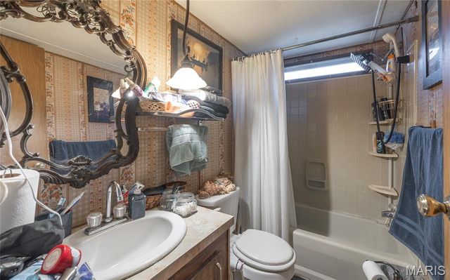 18763 State Route B, St James, MO 65559