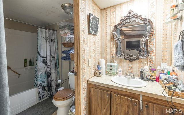 18763 State Route B, St James, MO 65559