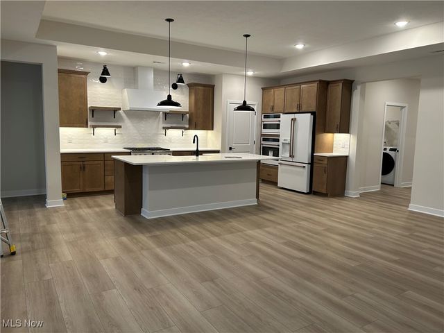 2158 Myla Way, Amherst, OH 44001