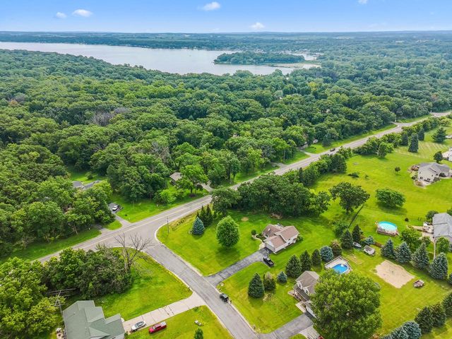 7965 Summit DRIVE, Delavan, WI 53115