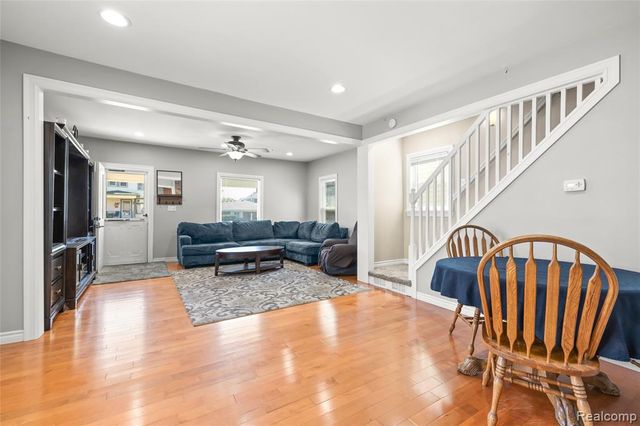 346 Sycamore Street, Wyandotte, MI 48192