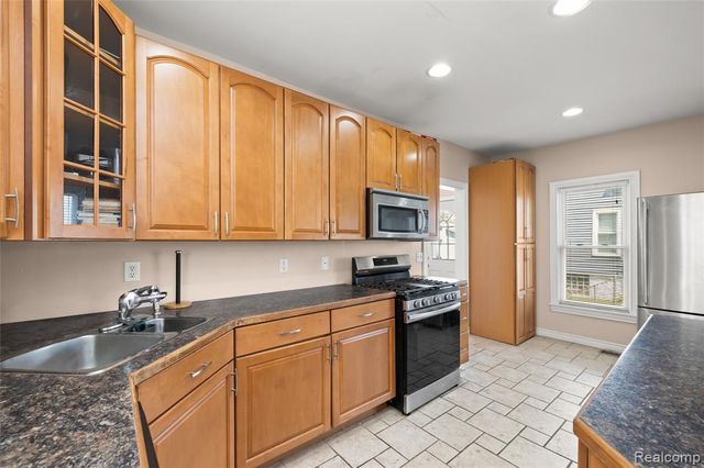 346 Sycamore Street, Wyandotte, MI 48192