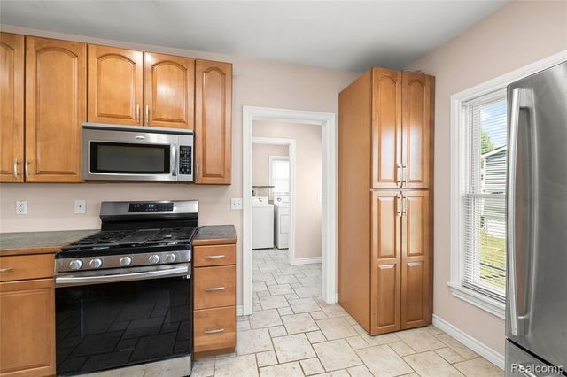 346 Sycamore Street, Wyandotte, MI 48192