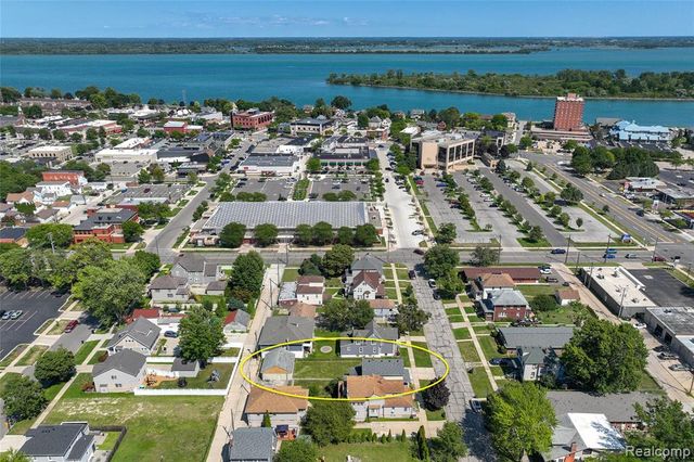 346 Sycamore Street, Wyandotte, MI 48192