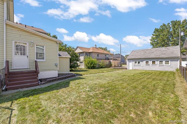 346 Sycamore Street, Wyandotte, MI 48192