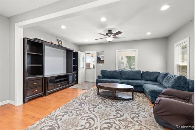 346 Sycamore Street, Wyandotte, MI 48192