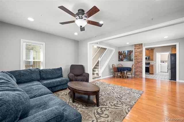 346 Sycamore Street, Wyandotte, MI 48192