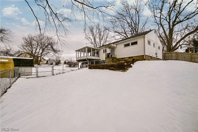 3218 Pickle Road, Akron, OH 44312