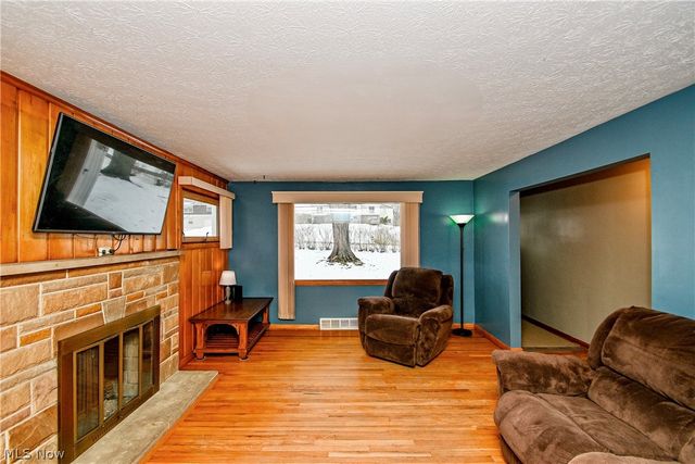 3218 Pickle Road, Akron, OH 44312