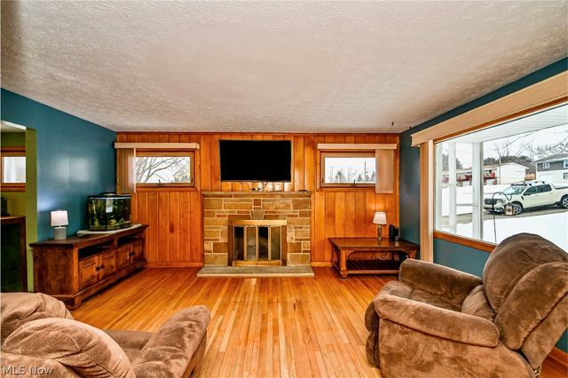 3218 Pickle Road, Akron, OH 44312