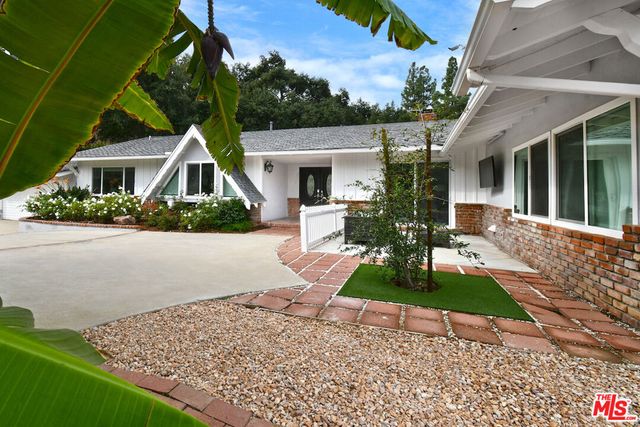 4053 Harclare Lane, Encino, CA 91436