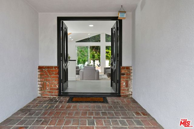 4053 Harclare Lane, Encino, CA 91436