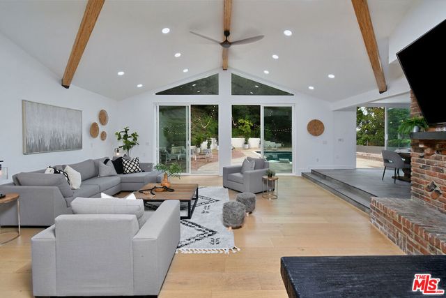 4053 Harclare Lane, Encino, CA 91436