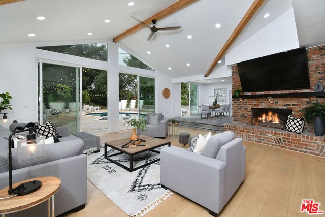 4053 Harclare Lane, Encino, CA 91436