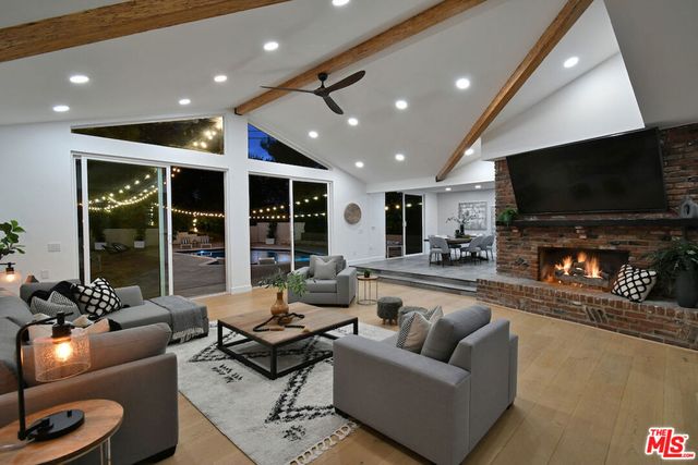 4053 Harclare Lane, Encino, CA 91436