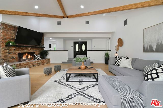 4053 Harclare Lane, Encino, CA 91436