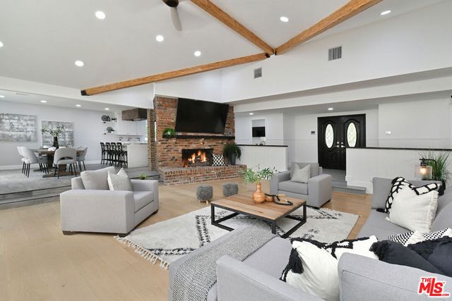 4053 Harclare Lane, Encino, CA 91436