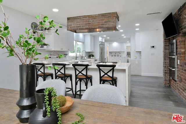 4053 Harclare Lane, Encino, CA 91436