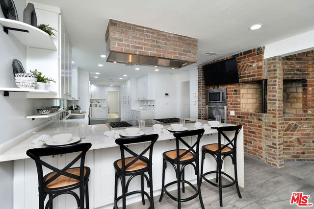 4053 Harclare Lane, Encino, CA 91436