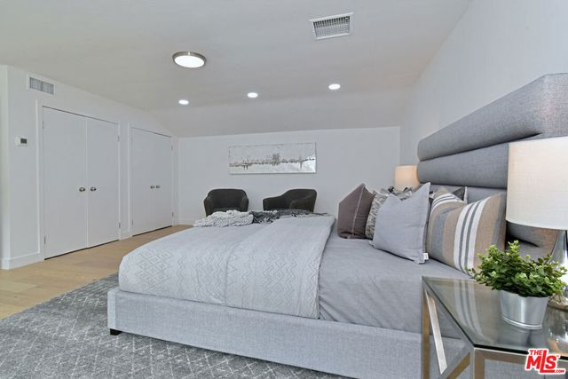 4053 Harclare Lane, Encino, CA 91436