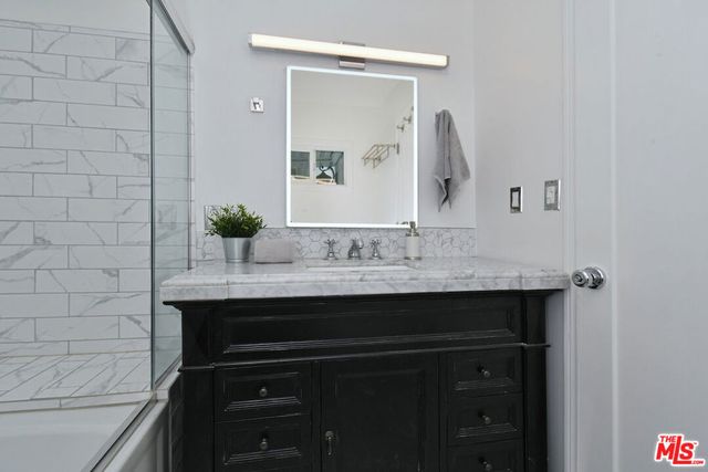 4053 Harclare Lane, Encino, CA 91436