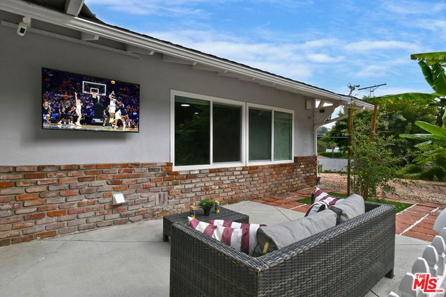 4053 Harclare Lane, Encino, CA 91436