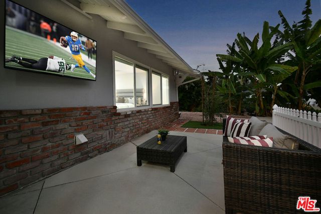 4053 Harclare Lane, Encino, CA 91436