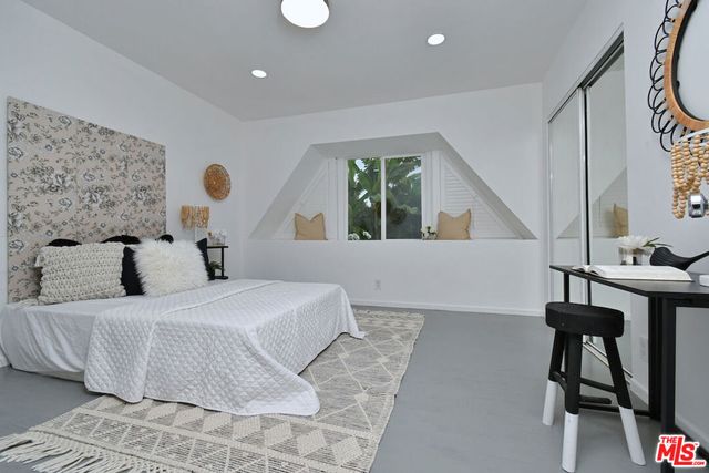 4053 Harclare Lane, Encino, CA 91436