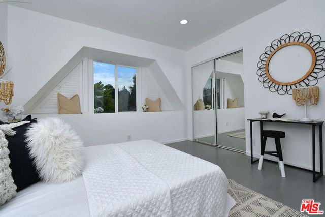 4053 Harclare Lane, Encino, CA 91436