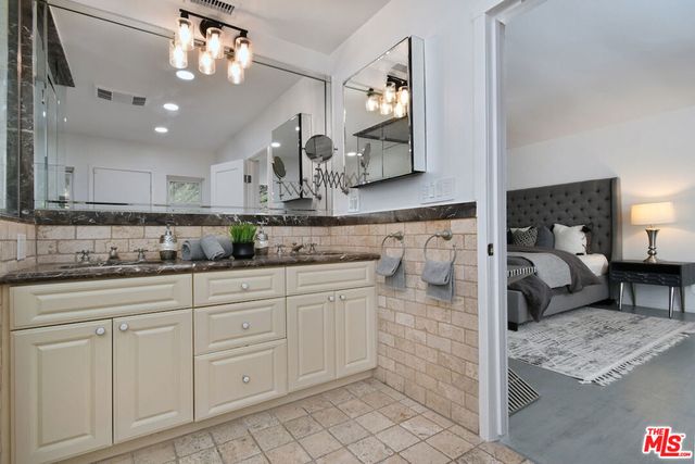 4053 Harclare Lane, Encino, CA 91436