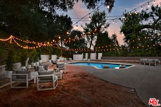 4053 Harclare Lane, Encino, CA 91436