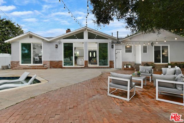 4053 Harclare Lane, Encino, CA 91436