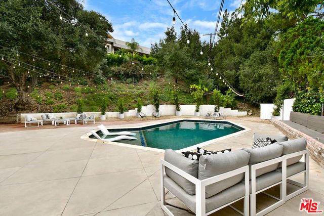 4053 Harclare Lane, Encino, CA 91436