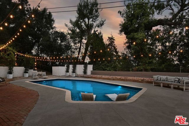 4053 Harclare Lane, Encino, CA 91436