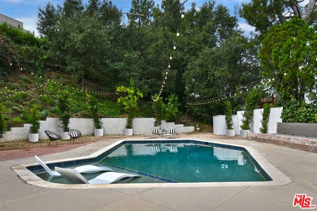 4053 Harclare Lane, Encino, CA 91436