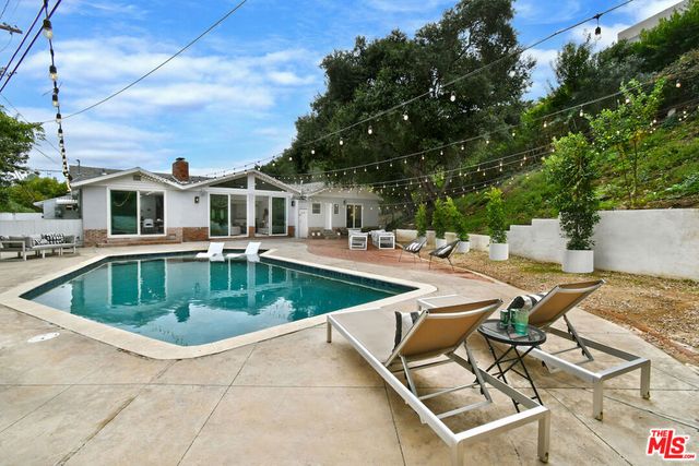 4053 Harclare Lane, Encino, CA 91436