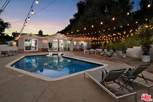 4053 Harclare Lane, Encino, CA 91436