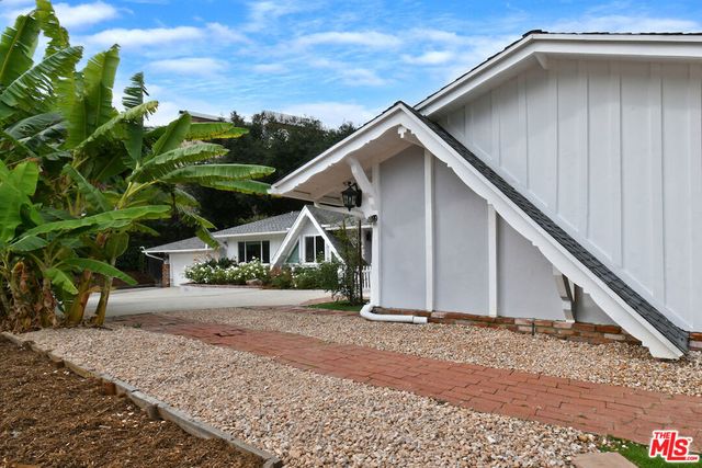 4053 Harclare Lane, Encino, CA 91436